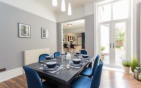 Stylish Lytham 5 Bedroom 3 Bathroom House With Hot Tub